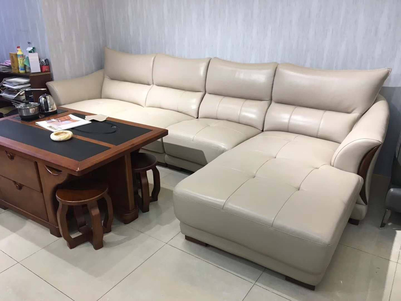 舊沙發(fā)別忙扔，沙發(fā)換皮是勤儉持家的不二之選，自己翻新沙發(fā)也行