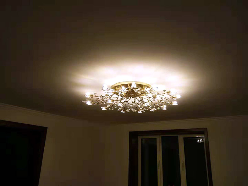 燈具安裝維修：燈具安裝主要有普通式燈頭安裝和掉線式燈頭安裝。普通式燈頭安裝將電源線留足維修長度后剪除多余電源線，然后剝出線頭，采用連接螺釘將燈座安在接線盒上。掉線式燈頭安裝是將電源線留足維修長度后剪除余線并剝出線頭，把導(dǎo)線穿過燈頭底座，用連接螺釘把底座固定在接線盒上。燈具安裝完成后，可以打開電源，測(cè)試燈具是否可以正常的使用。