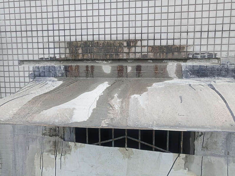 窗戶外墻防水切割：1、外墻防水不建議用防水涂料，防水涂料施工后需要做一層保護(hù)層；2、防水需要在水泥基面施工，如果貼了瓷磚，還需要把瓷磚鏟除再施工；3、外墻防水最好使用砂漿防水劑，做好后可以與原有的水泥基面形成一個(gè)整體，且不會(huì)被雨水中的酸、堿等物質(zhì)破壞。