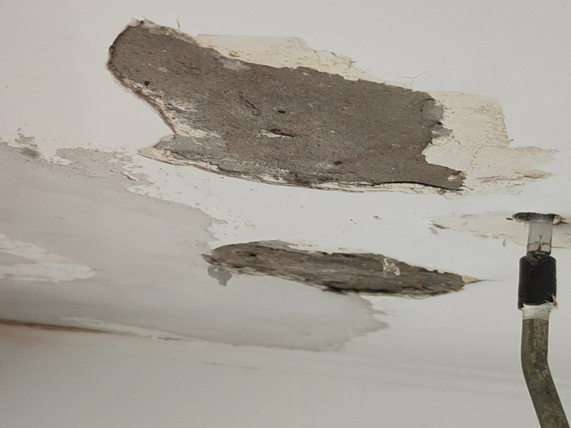 頂面墻面反水固化：1、表面處理：剛施工好的地面不要立馬涂地坪漆，地面灰塵、污漬要清理干凈；2、噴涂環(huán)氧封閉底涂料：如果地坪標間有間隙，較為粗糙，要對地坪表面處理干凈再進行涂抹；3、地坪漆配置：在地坪漆加入稀釋劑，使它滲透到地面內(nèi)層、增加防透性。