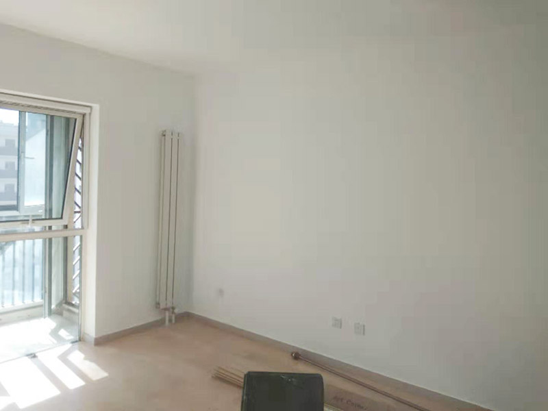 全屋刮大白裝修：刮大白就是在水泥毛糙面上 ，用建筑用的大白粉將墻面刮平刷白，具體步驟首先要基層處理把原有的大白戧掉，查看墻面上有沒有縫隙，釘子凹槽，銹點(diǎn)。 有縫隙的要填滿石膏，刷墻固墻鏈，之后在房屋頂棚都要滿刮石膏，然后在刮大白，刮大白比較重要，至少要全面的刮兩遍。干后在用打磨砂紙把小包和刮板印道子等磨掉，最后一步就是刷或者噴乳膠漆。