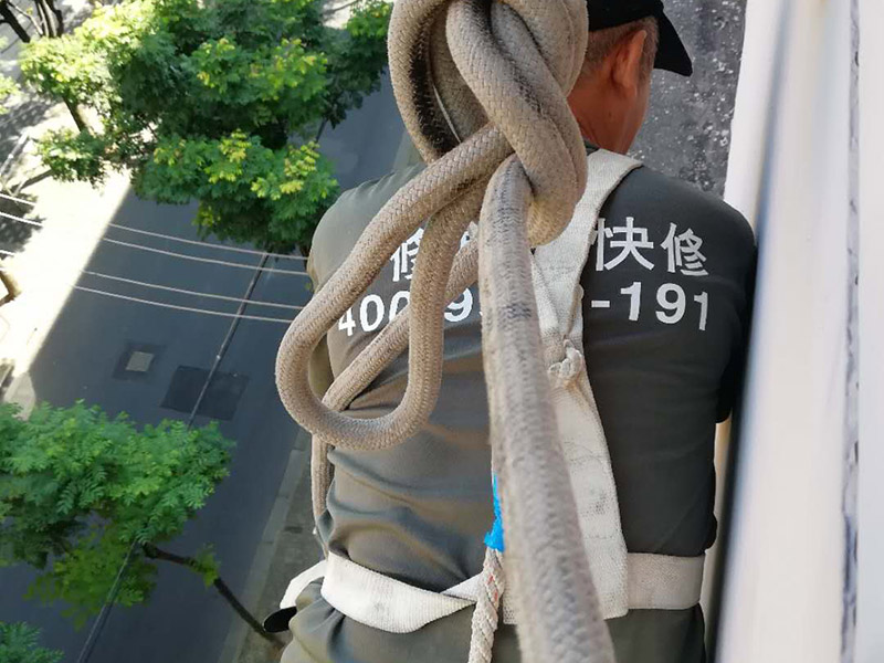 雨棚安裝師傅，不銹鋼支架雨棚怎么安裝，安裝雨棚順序