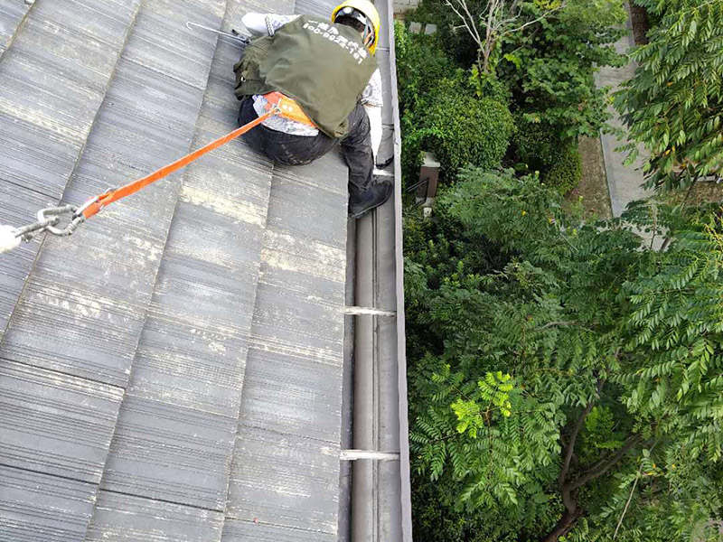 ?？谕吖ぞS修屋頂漏水通常從哪兒下手