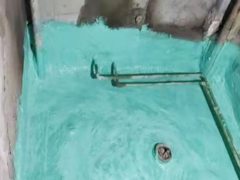 廁所地面刷防水：作防水前，一定要把需要作防水的墻面和地面打掃干凈，否則，再好的防水劑也起不到防水的作用。一般的墻面防水劑要刷到30厘米的高度。地面要全部刷到，而且必須等第一遍干了后，才能刷第二遍。防水重點(diǎn)位置：墻角位置，要多刷1－2遍。下水管周圍，要多刷1－2遍。防水做完了，不要以為就沒(méi)有事了，還要“開(kāi)閘放水”，試水。試水一試就是24個(gè)小時(shí)，看周圍墻面有沒(méi)有滲水現(xiàn)象