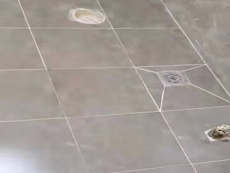 地面找平貼磚裝修：現(xiàn)在比較普遍的地面磚鋪貼方法就是濕鋪法，這種鋪貼方法與干鋪法不同之處在于將1：3的干性水泥漿替換成水泥沙漿和普通水。需要注意的是這種鋪貼法在鋪貼過程中容易產(chǎn)生氣泡和空鼓，這樣就會影響地磚的使用壽命。也是因?yàn)檫@種原因使其價(jià)格便宜，操作簡單。地磚鋪貼方法之波打線鋪法：這種鋪貼法也稱花邊或波導(dǎo)線、邊線等。這種鋪貼法主要用在地面周邊或者玄關(guān)等處，是作為樓地面沿墻邊四周所做的裝飾線，寬度不一樣。