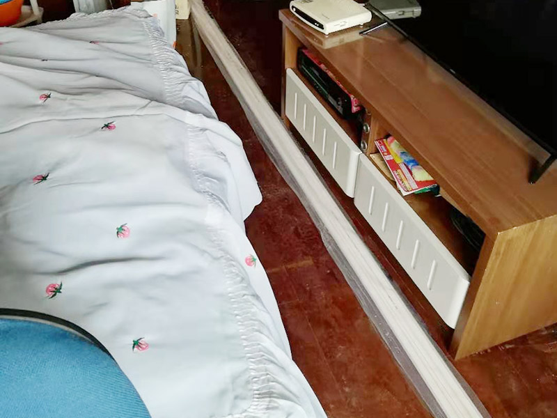 明管安裝維修：第一步是測量，確定線管和一級(jí)配電箱的固定點(diǎn)位。第二步是加工我們所需要的線管。第三步是線管的安裝和固定。第四步是管路進(jìn)入線盒或者是線盒。