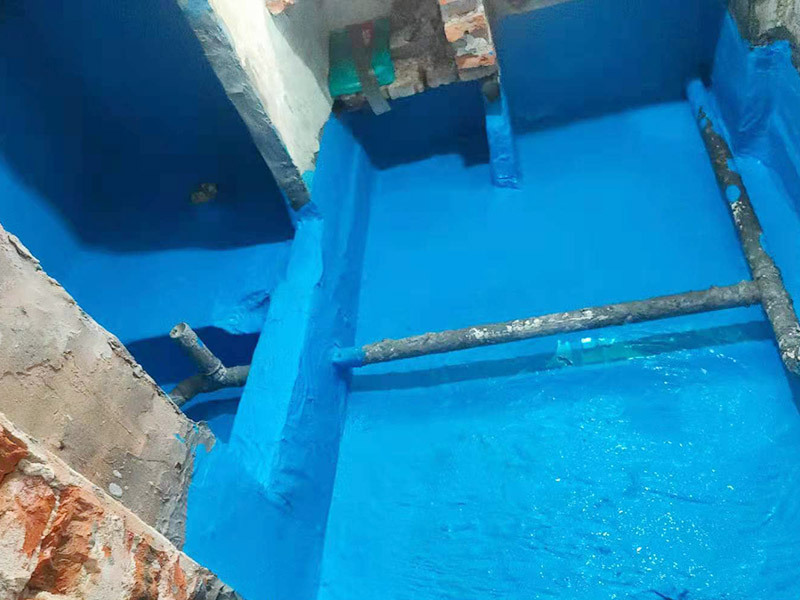 浴室防水裝修：首先要將墻面地面都要清潔干凈，這點非常重要，不能有散沙、土、石塊等干擾基層。如果基層開發(fā)商做的很不好的話，表面還要刷一層界面劑以防止墻面表面起沙。用噴壺將陰角部分和管根部分噴水，噴水的主要目的就是防止墻面吸收了堵漏寶太多的水分，造成堵漏寶沒有和墻面凝結(jié)在一起。那么噴多少水呢，建議以表面沒有明顯積水為宜。刷完以后，將第一遍堵漏上鋪好網(wǎng)格布，主要是防止堵漏初凝以后裂開。然后進行第二遍涂刷堵漏，刷完就要進行下面柔韌性防水涂刷的步驟了。