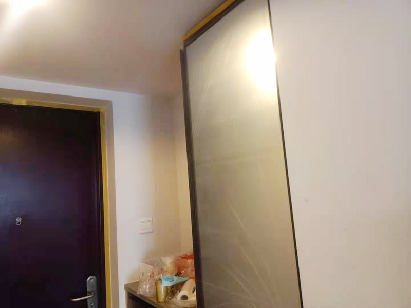 墻面家具成品保護(hù)：裝修工程成品保護(hù)包括玻璃幕墻、鋁合金成品保護(hù)、電訊通訊成品保護(hù)、木門成品保護(hù)，地面、墻面成品保護(hù)，水電成品保護(hù)，消防人防設(shè)備成品保護(hù)，通風(fēng)空調(diào)專業(yè)成品保護(hù)，吊頂成品保護(hù)以及石材成品保護(hù)。