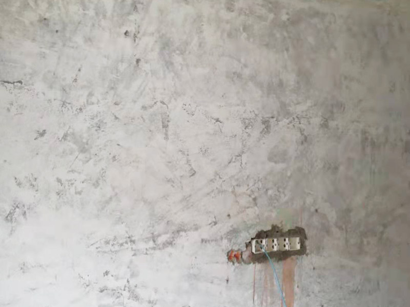 全屋電路改造：電路是家居裝飾中的隱藏工程，是家居裝飾的必然步驟。彈好平行與垂直線開(kāi)槽，放好開(kāi)關(guān)插座底盒，而開(kāi)關(guān)插座底合安裝要彈水平線開(kāi)槽，廚衛(wèi)間須根據(jù)設(shè)計(jì)的使用功能進(jìn)行彈線開(kāi)槽。布線都是使用線管進(jìn)行暗埋，電線需要并頭連接，不能隨便連接，接頭處需要使用按壓接線法，線接好之后，使用絕緣膠布包住。