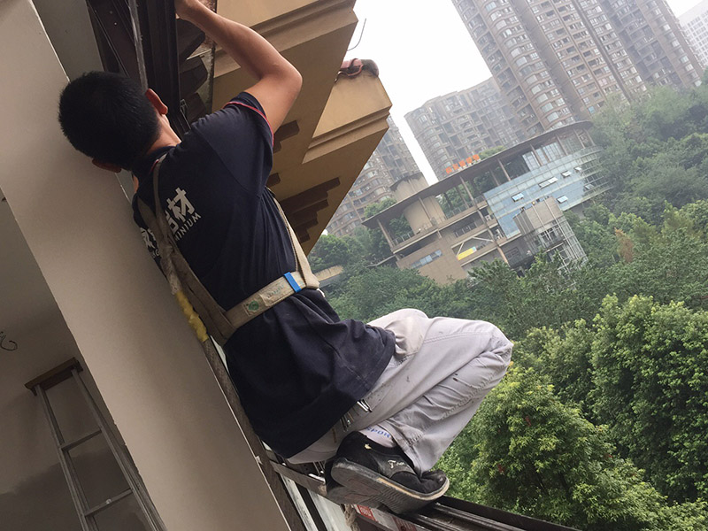不知窗戶維修找誰，電話約上門修窗戶還能提前知道窗戶維修多少錢