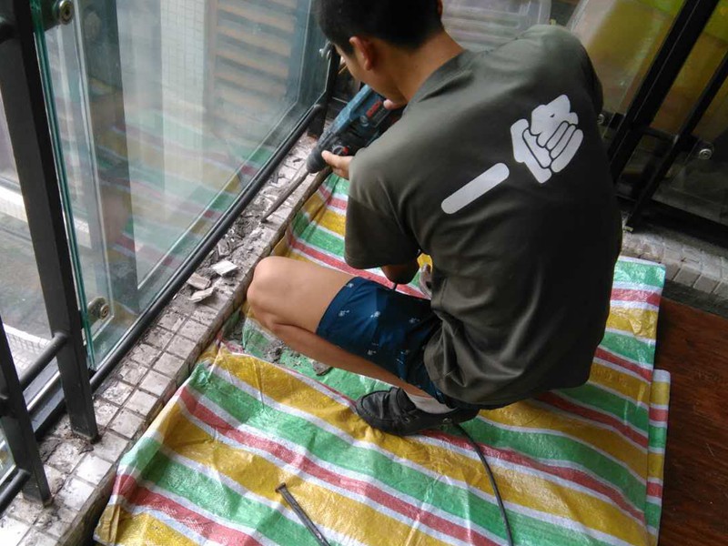 鋁合金門窗修理,為保證鋁合金門窗的使用壽命，介紹幾點應(yīng)對其進(jìn)行必要的維護(hù)和保養(yǎng)