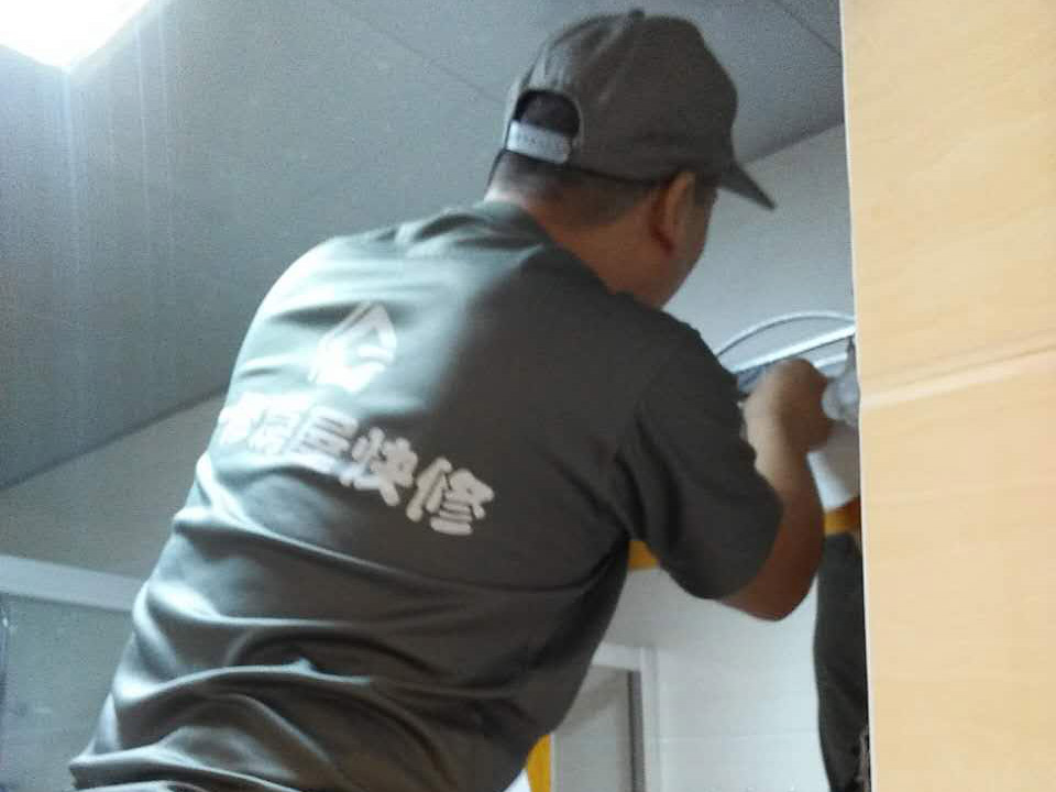 仿石漆裝修施工服務(wù),仿石漆是什么制成的，用于裝修有隱患嗎 