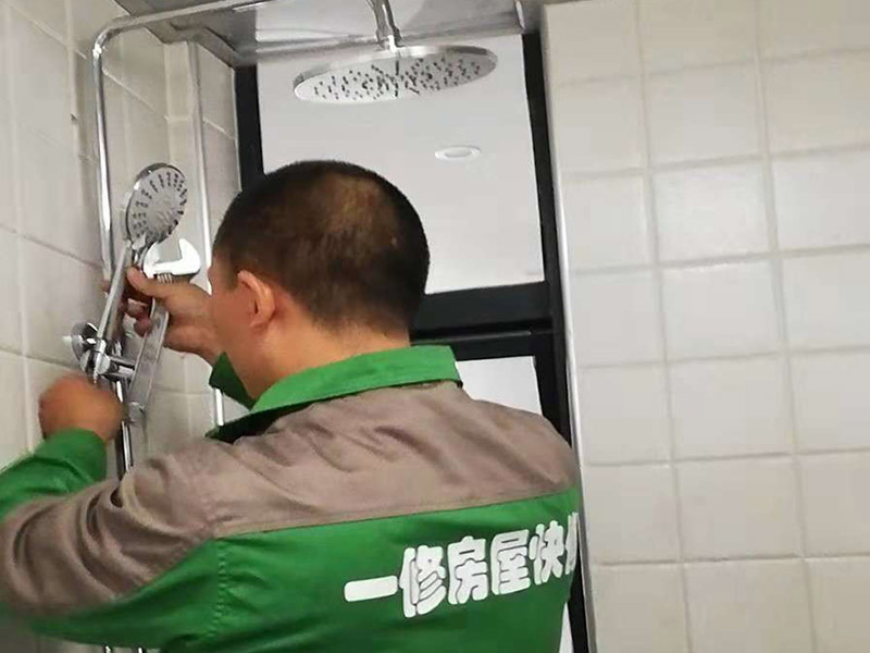 家里浴霸壞了找誰(shuí)修,如果臨時(shí)無(wú)法找到合適的師傅上門維修浴霸，開(kāi)關(guān)問(wèn)題可以自己處理哦