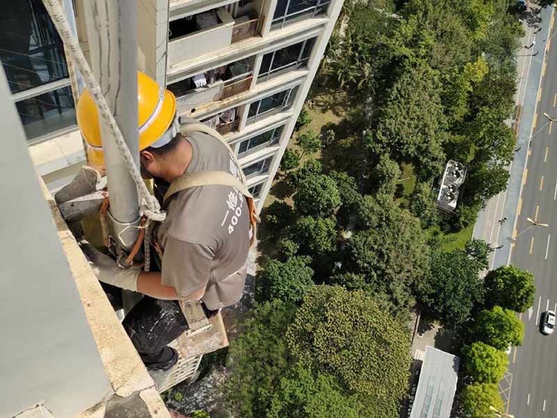 武漢防水工人常用的陽臺補漏施工技巧，頂樓漏水怎樣做