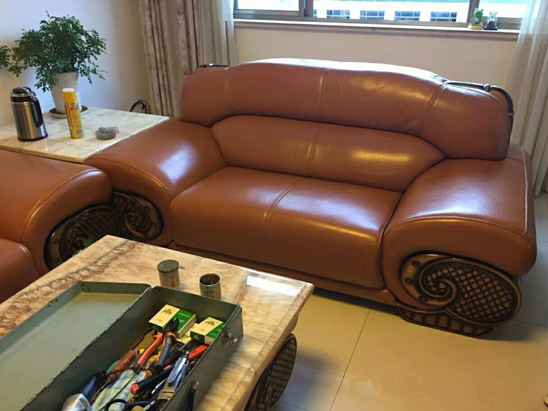 舊沙發(fā)別忙扔，沙發(fā)換皮是勤儉持家的不二之選，自己翻新沙發(fā)也行