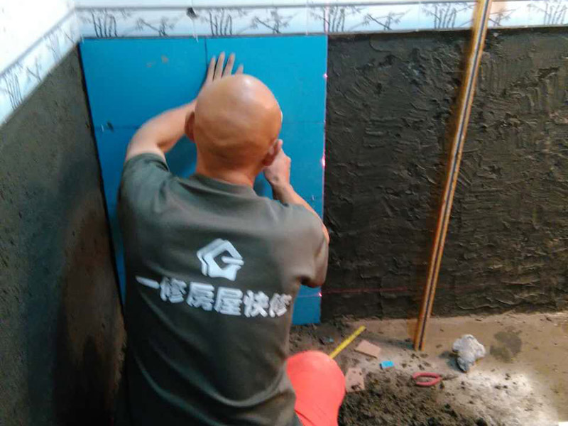 空鼓瓷磚修補(bǔ)，瓷磚中部空鼓需撬磚重鋪