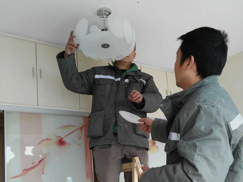吸頂燈怎么換燈管？吸頂燈怎么拆？-墻