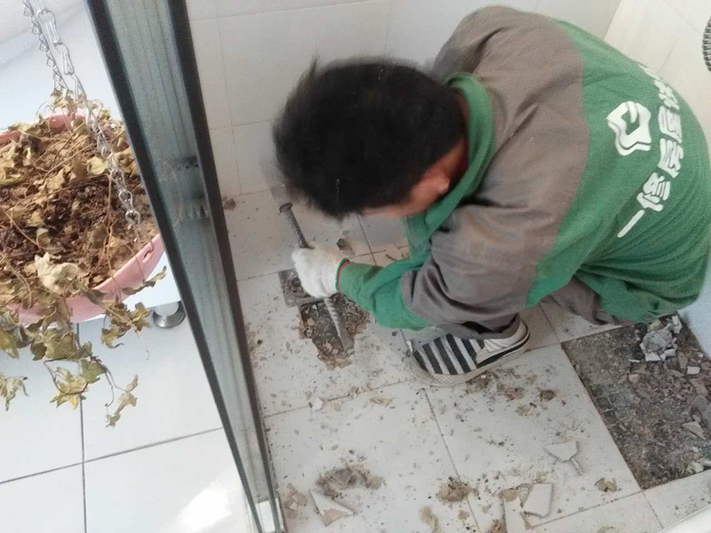 衛(wèi)生間地漏漏水怎么辦，老師傅告訴你這