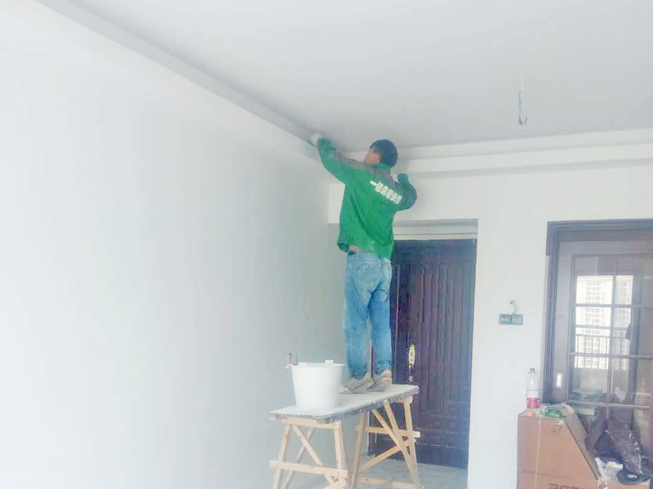 說家里電視墻看著不舒服，原來是電視墻