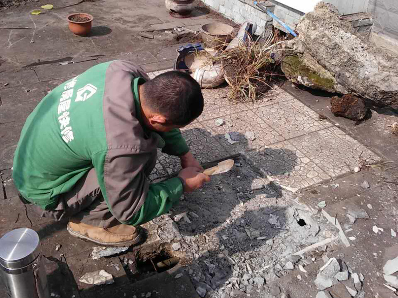 長沙房頂漏水可以自己修補嗎，長沙房頂
