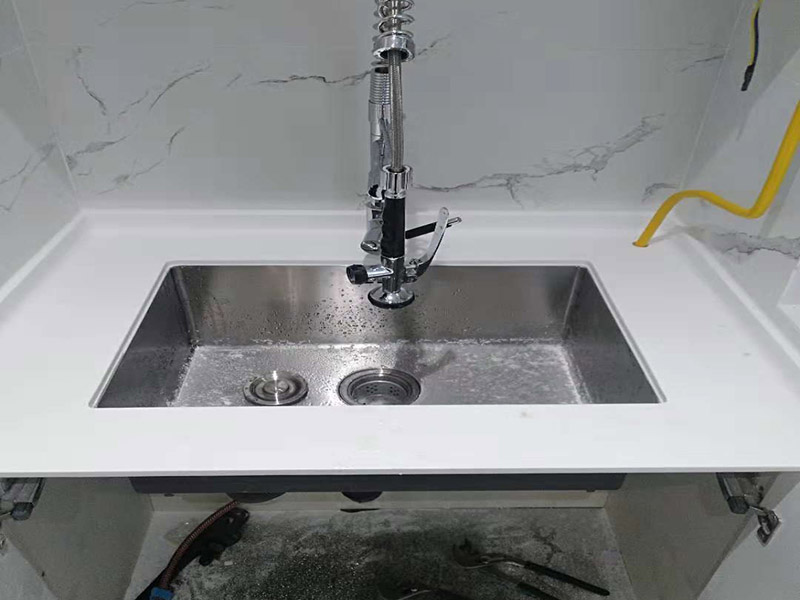 家里廚房水槽漏水哪家鄭州維修公司，鄭
