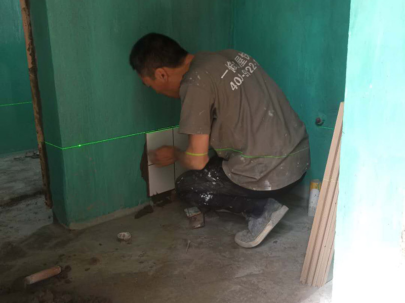 裝修鋪地磚多少錢一平方，貼瓷磚多少錢