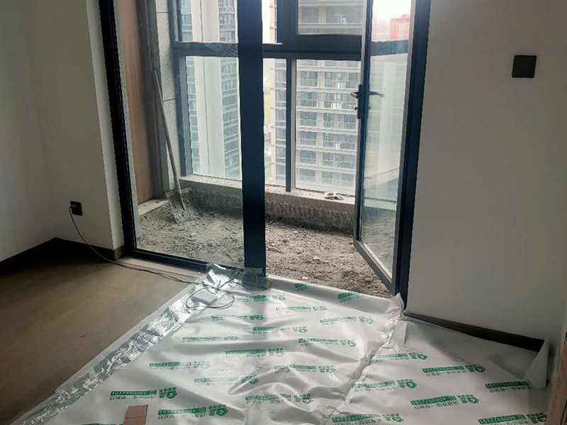 杭州卷簾門維修，卷簾門往上推過了拉不