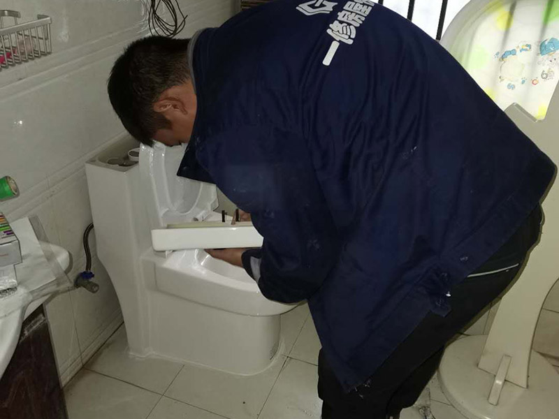 家庭衛(wèi)生間漏水如何解決，專業(yè)修衛(wèi)生間