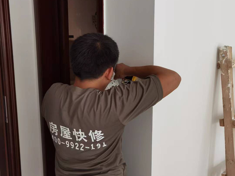 杭州墻面舊墻布翻新，可以直接刷乳膠漆