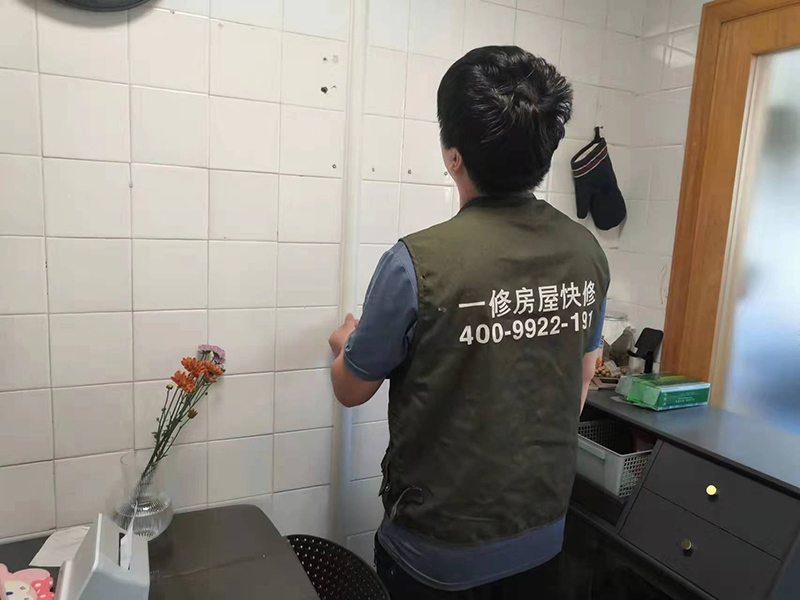 天河區(qū)地磚防水多少錢一平米？不敲瓷磚