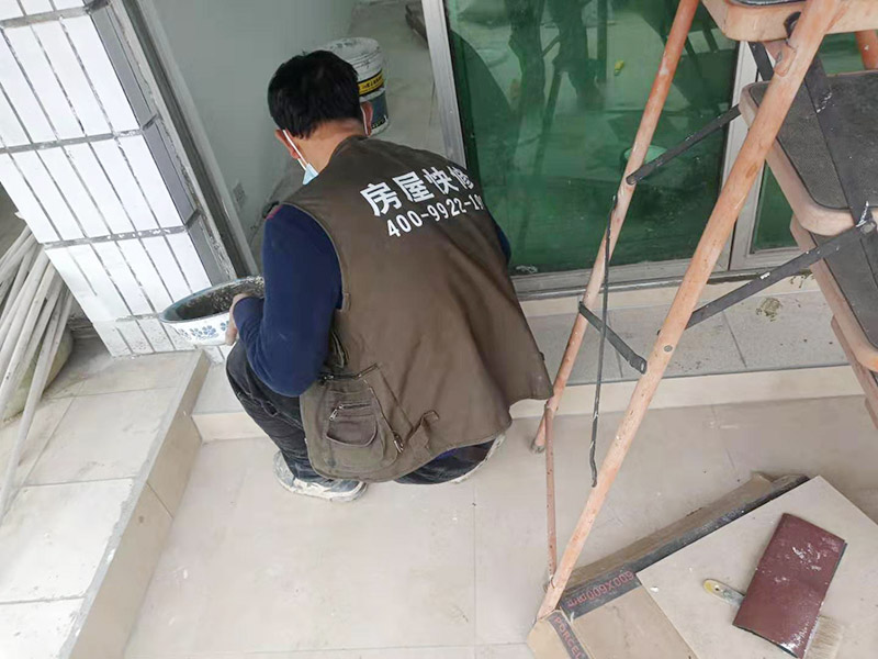 從化區(qū)地磚防水多少錢一平米？不敲瓷磚