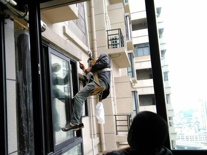 外墻漏水在內(nèi)墻做防水有用嗎？建筑外墻