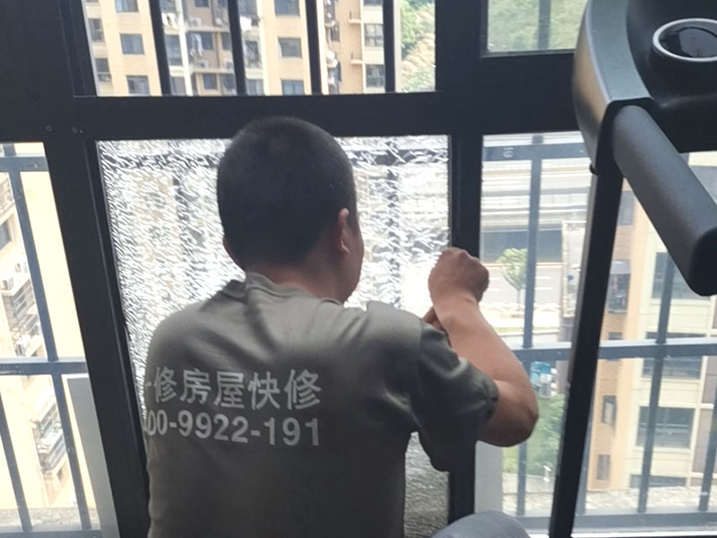 高層雙層玻璃碎了更換費(fèi)用？