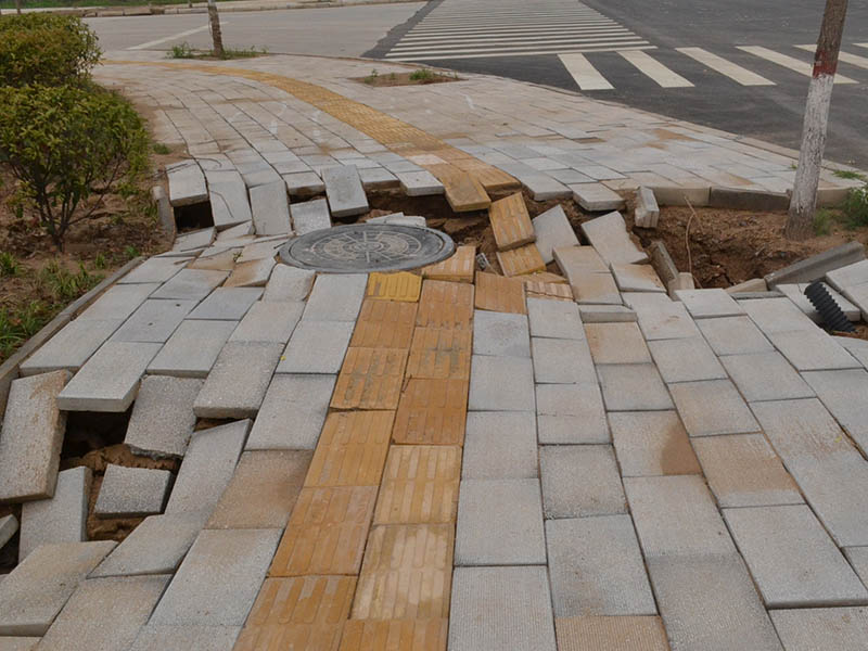 道路裂縫怎樣處理？路面裂縫修補(bǔ)方法介