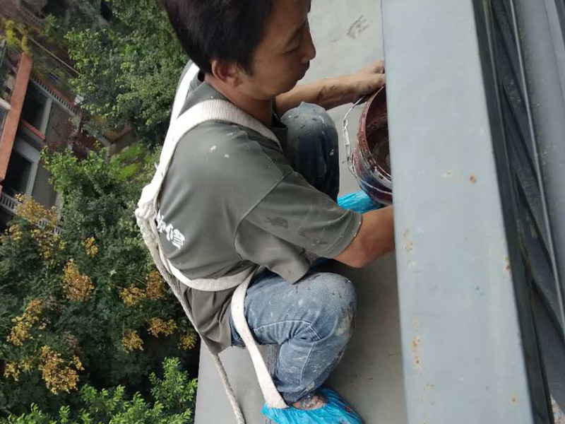鋪防水卷材，打結(jié)構(gòu)膠