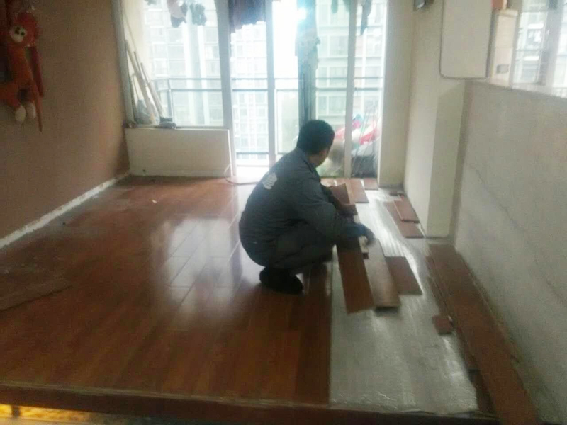 貼地板磚多少錢一平方？貼地板磚一平方多少錢？